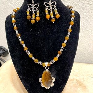 True stones necklace